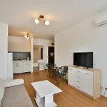 Kabakum Plaza Beachfront Flats فارنا
