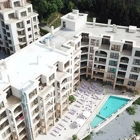 شقة Kabakum Plaza Beachfront Flats فارنا